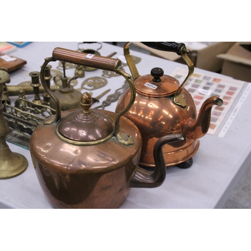 233 - TWO VINTAGE COPPER KETTLES TO INCLUDE ONE ON BUN FEET