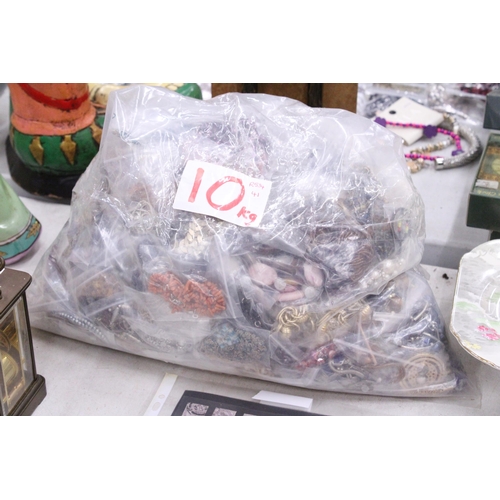 264 - 10KG OF INDIVIDUALLY BAGGED COSTUME JEWELLERY NECKLACES