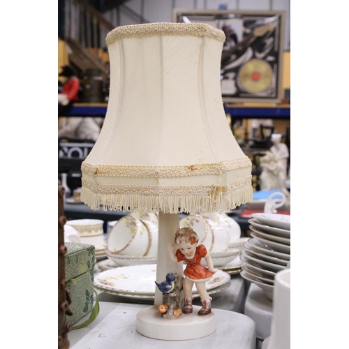 274 - A GOEBEL, HUMMEL TABLE LAMP 'NASHA', HEIGHT APPROX 38CM WITH THE SHADE