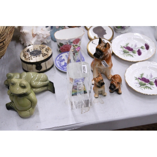 277 - A MIXED LOT TO INCLUDE VASES, ANIMAL FIGURES, SMALL SILHOUETTES, PIN TRAYS, PAPERWEIGHTS, ETC