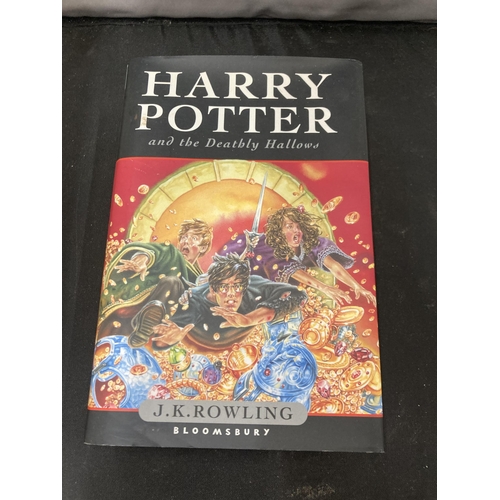 28 - A FIRST EDITION HARRY POTTER AND THE DEATHLY HALLOWS HARDBACK BOOK WITH DUST COVER IN GOOD CONDITION