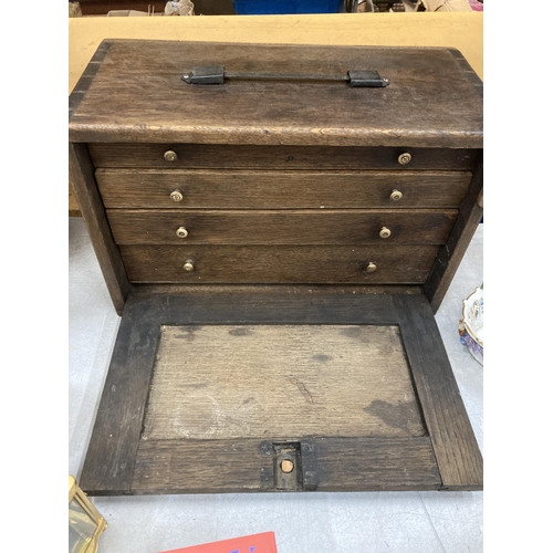 30 - AN OAK CABINET WITH FOUR INNER DRAWS AND A CARRY STRAP