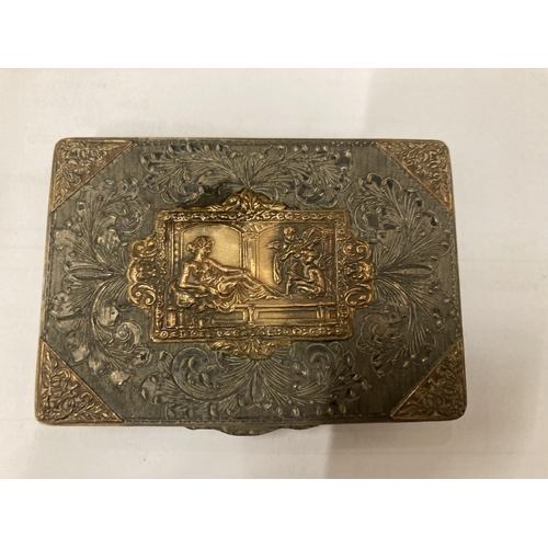 35 - A 19TH CENTURY RECTANGUALR SNUFF BOX WITH FOLIATE SCROLLS HAVING A GOLD CENTRAL PANEL EMBOSSED WITH ... 