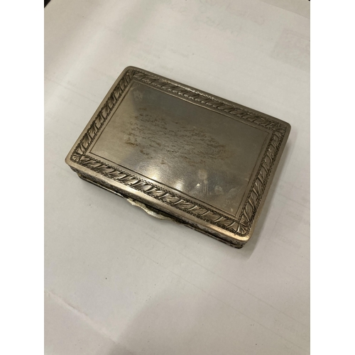 35 - A 19TH CENTURY RECTANGUALR SNUFF BOX WITH FOLIATE SCROLLS HAVING A GOLD CENTRAL PANEL EMBOSSED WITH ... 