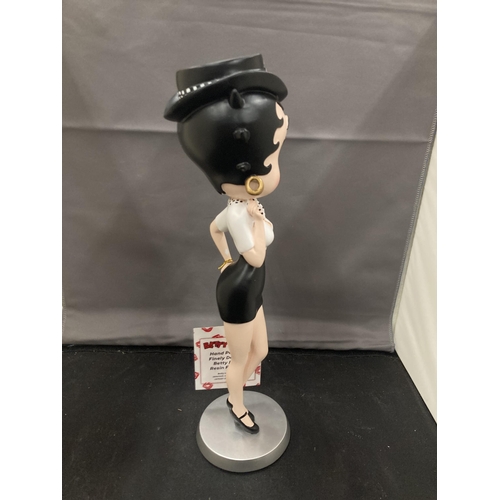 62 - A BETTY BOO POLICE WOMAN FIGURE HEIGHT 31CM