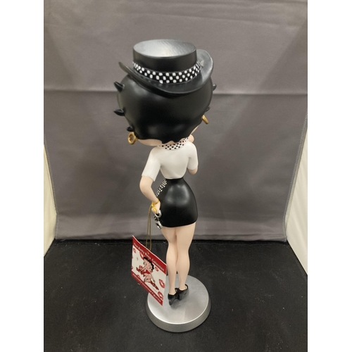 62 - A BETTY BOO POLICE WOMAN FIGURE HEIGHT 31CM