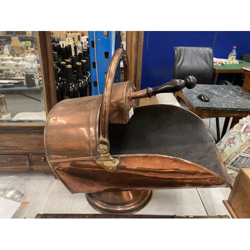 8 - A LARGE COPPER AND BRASS COAL SCUTTLE AND INTEGRATED SHOVEL