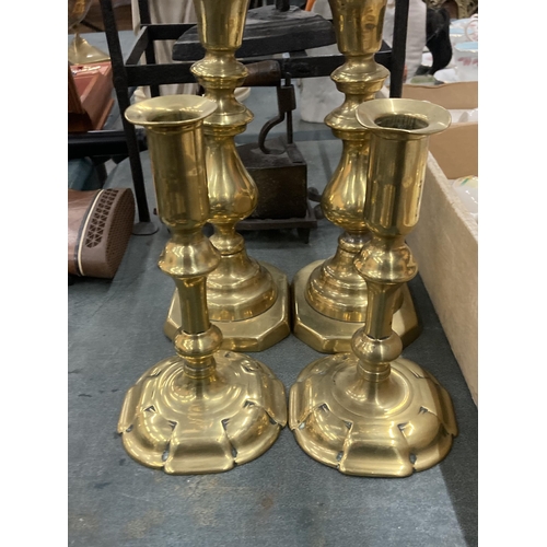 92 - EIGHT CIRCA 18TH CENTURY BRASS CANDLESTICKS TO INCLUDE THREE PAIRS AND TWO CHAMBER STICKS