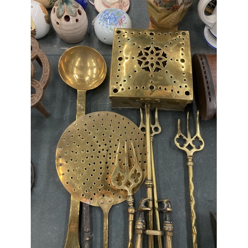 99 - VARIOUS BRASS ITEMS TO INCLUDE A CHESTNUT ROASTER, MILK SKIMMER, TOASTING FORKS, SCOOP ETC