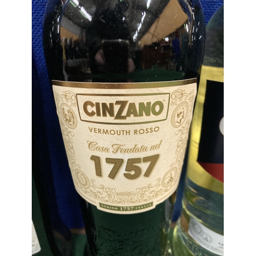 370 - TWO BOTTLES OF CINZANO VERMOUTH ROSSO 1757 AND VERMOUTH BIANCO 1L AND 100CL TOGETHER WITH A 1L BOTTL... 