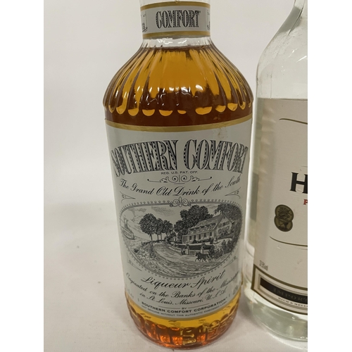 492 - A 75CL BOTTLE OF SOUTHERN COMFORT LIQUEUR SPIRIT TOGETHER WITH A 70CL BOTTLE OF OLD HOPKINS WHITE RU... 