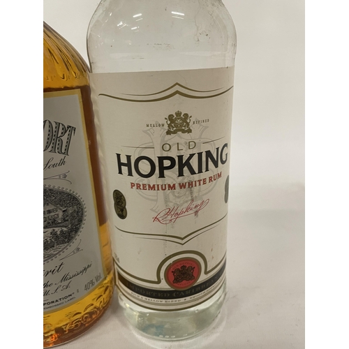 492 - A 75CL BOTTLE OF SOUTHERN COMFORT LIQUEUR SPIRIT TOGETHER WITH A 70CL BOTTLE OF OLD HOPKINS WHITE RU... 