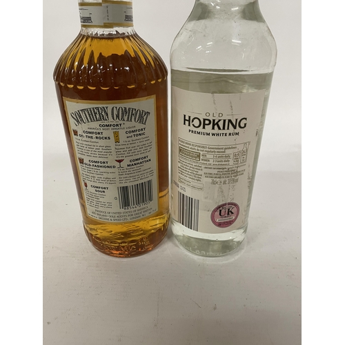 492 - A 75CL BOTTLE OF SOUTHERN COMFORT LIQUEUR SPIRIT TOGETHER WITH A 70CL BOTTLE OF OLD HOPKINS WHITE RU... 