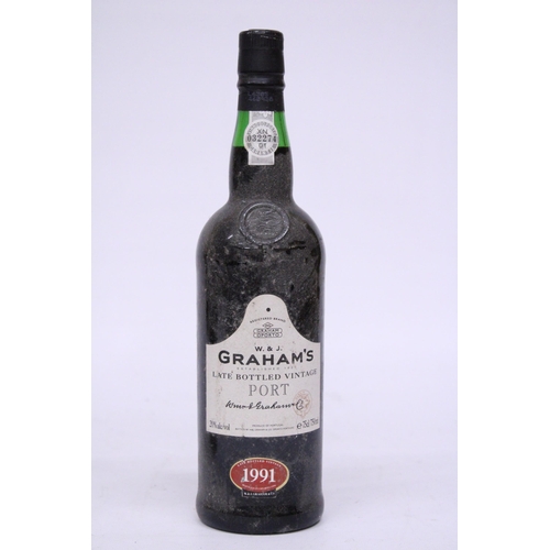 539 - TWO BOTTLES OF PORT TO INCLUDE COCKBURN'S SPECIAL RESERVE (70CL) AND W & J GRAHAM'S LATE BOTTLED VIN... 