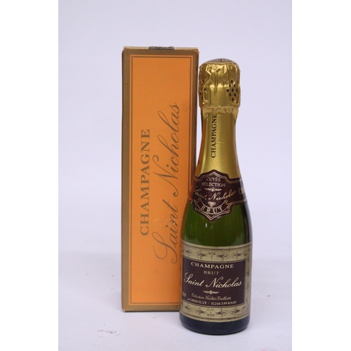 542 - A MIXED SELECTION TO INCLUDE A VINTAGE BOTTLE OF VS MARTELL COGNAC, SAINT NICHOLAS 200ML BOXED BOTTL... 