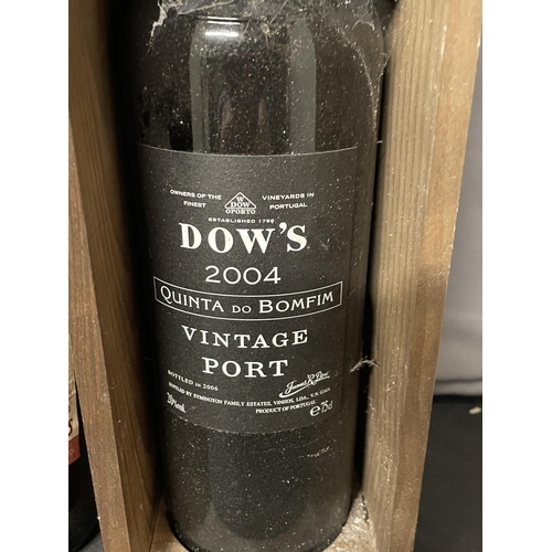 560 - A WOODEN BOXED BOTTLE OF DOWS 2004 QUINTA DO BOMFIM VINTAGE PORT AND A BOTTLE OF MULLED WINE