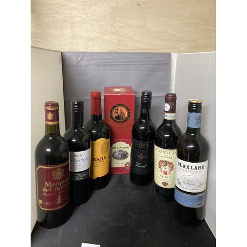 568 - SEVEN BOTTLES TO INCLUDE MARQUES DE CACERES, PINOTAGE, A BOXED HOLY WINE 15%, TERRE DI FAIANO ORGANI... 