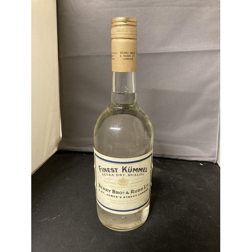 579 - A BOTTLE OF BERRY BROS AND RUDD LTD 3 ST JAMES'S STREET LONDON FINEST KUMMEL EXTRA DRY QUALITY