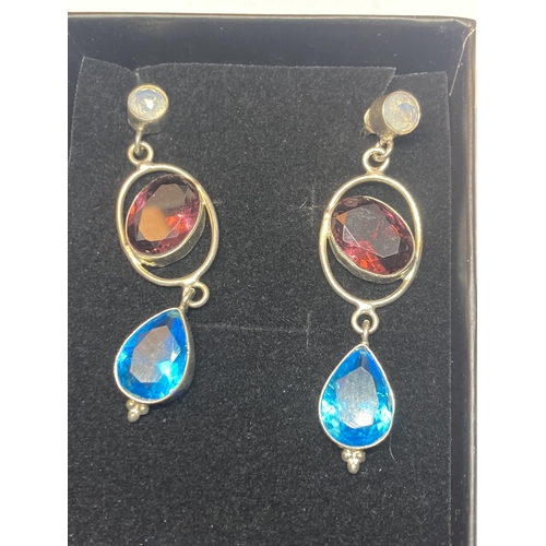 689 - A PAIR OF MARKED SILVER DROP EARRINGS WITH RED AND BLUE STONES IN A PRESENTATION BOX