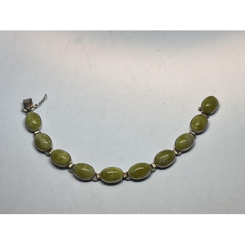 715 - A MARKED SILVER BRACELET WITH GREEN SEMI PRECIOUS STONES