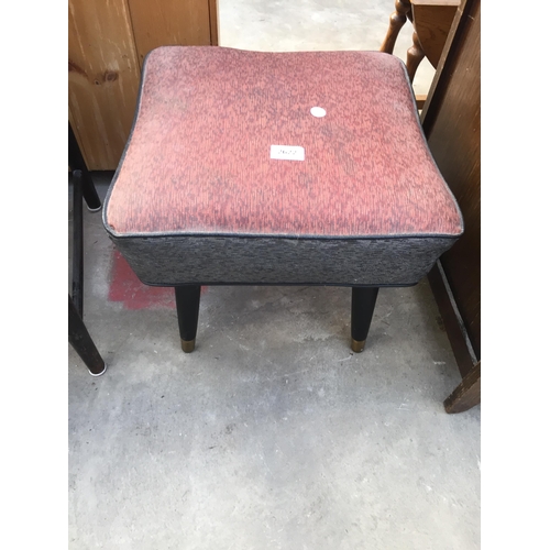 2622 - A 1960'S STOOL ON BLACK TAPERING LEGS