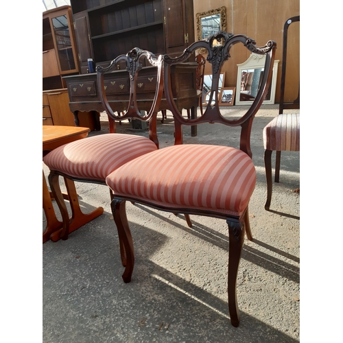 2882 - A PAIR OF VICTORIAN MAHOGANY PARLOUR CHAIRS WITH CARVED FOLIATE DECORATION