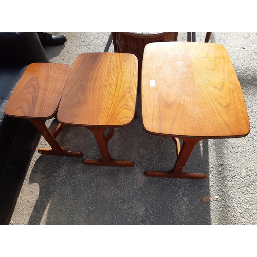 2883 - A RETRO ELM NEST OF THREE TABLES