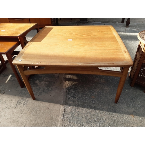 2885 - A RETRO TEAK G PLAN STYLE COFFEE TABLE, 34