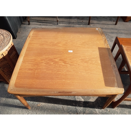 2885 - A RETRO TEAK G PLAN STYLE COFFEE TABLE, 34