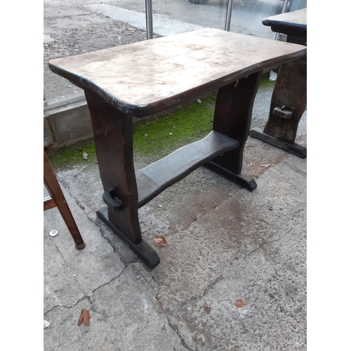 2895 - A MID 20TH CENTURY OAK PUB TABLE WITH WAVY RIM