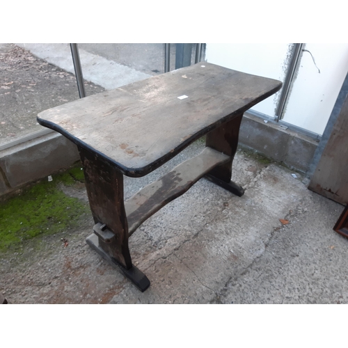 2896 - A MID 20TH CENTURY OAK PUB TABLE WITH WAVY RIM