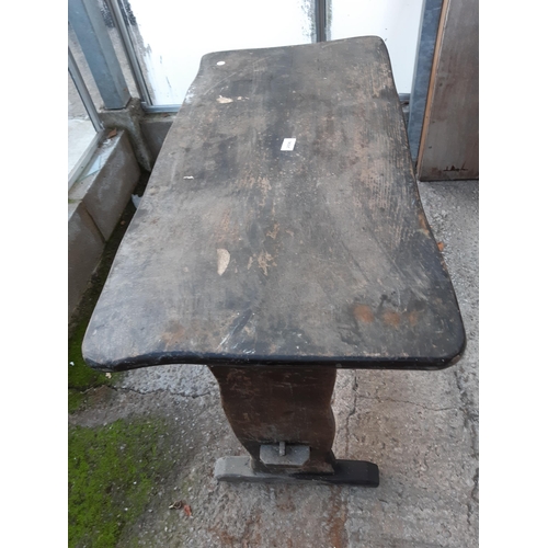 2896 - A MID 20TH CENTURY OAK PUB TABLE WITH WAVY RIM