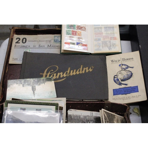 1005 - AN OLD CASE CONTAINING VINTAGE POSTCARDS, STAMPS AND OTHER EPHEMERA