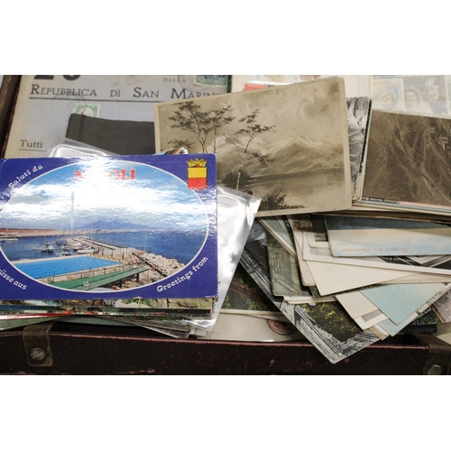 1005 - AN OLD CASE CONTAINING VINTAGE POSTCARDS, STAMPS AND OTHER EPHEMERA