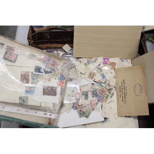 1005 - AN OLD CASE CONTAINING VINTAGE POSTCARDS, STAMPS AND OTHER EPHEMERA