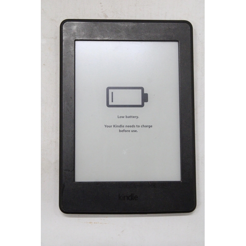 1102 - AN AMAZON KINDLE - VENDOR STATES WORKING ORDER - NO WARRANTY GIVEN