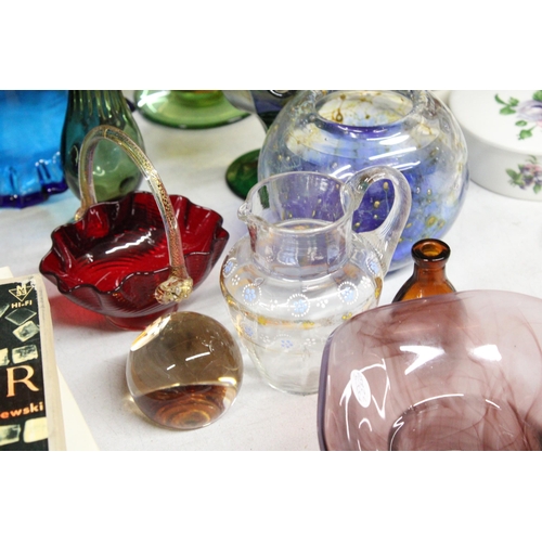 1156 - A QUANTITY OF ART GLASS TO INCLUDE A MARY GREGORY STYLE JUG, A CRANBERRY FLUTED BOWL WITH HANDLE, CA... 