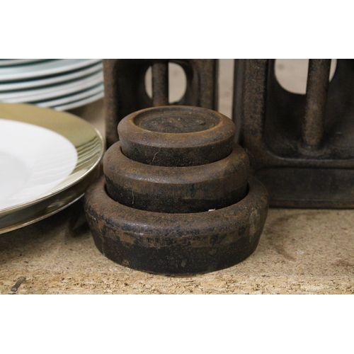 1189 - A COLLECTION OF ANTIQUE IRON WEIGHTS