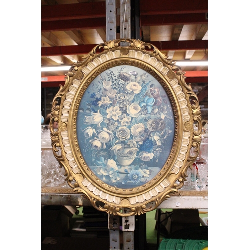 1195 - A VINTAGE FLORAL PRINT IN A GILT FRAME