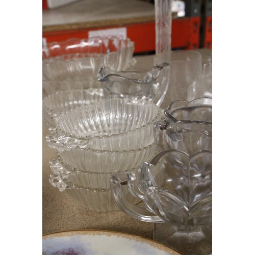 1196 - A LARGE QUANTITY OF GLASSWARE TO INCLUDE BOWLS, WINE GLASSES, SHERRY, BRANDY, ETC