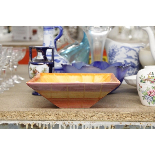 1198 - A MIXED LOT TO INCLUDE A HANDBLOWN MURANO STYLE GLASS FISH, ROYAL WORCESTER TOOTHPICK HOLDER, AYNSLE... 