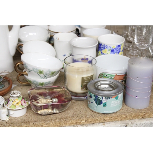 1283 - AN ASSORTMENT OF ITEMS TO INCLUDE COFFEE MUGS, CANDLES, ORNAMENTS, TEA CUPS ETC