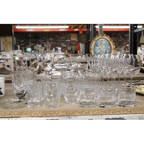 1284 - A QUANTITY OF GLASSWARE TO INCLUDE WINE GLASSES, JUGS ETC.