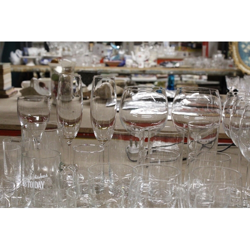 1284 - A QUANTITY OF GLASSWARE TO INCLUDE WINE GLASSES, JUGS ETC.