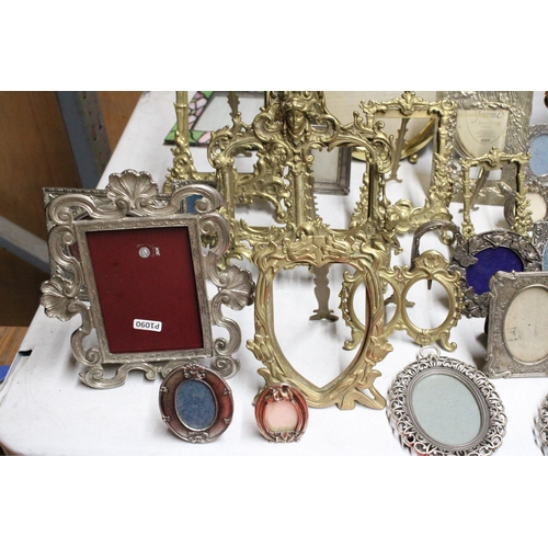 1324 - A LARGE QUANTITY OF VINTAGE PHOTO FRAMES TO INCLUDE BRASS, ETC