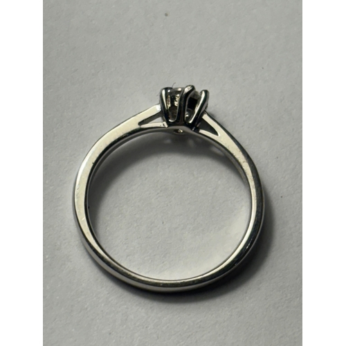 601 - A MARKED PLATINUM RING WITH A 0.29CT SOLITAIRE DIAMOND SIZE H/I