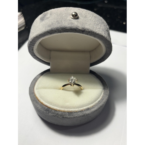 602 - A ONE CARAT ROUND BRILLIANT CUT SOLITAIRE DIAMOND RING MARKED 380 IN A PRESENTATION BOX WITH GIA CER... 