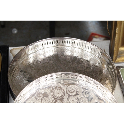 1180 - A QUANTITY OF SILVER PLATE TO INCLUDE TRAYS, A NIBBLES DISH, BASKET BOWL GOBLETS, CONDIMENT SETS PLU... 