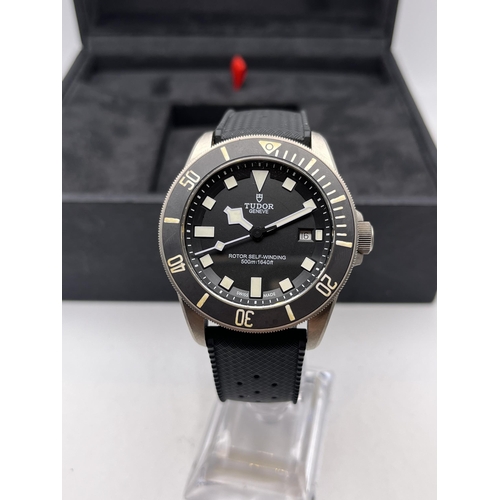 529 - A TUDOR PELAGOS BLACK TITANIUM MEN'S DIVERS WATCH 25500TN BOXED SEEN WORKING BUT NO WARRANTY. RECENT... 