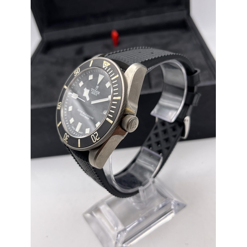 529 - A TUDOR PELAGOS BLACK TITANIUM MEN'S DIVERS WATCH 25500TN BOXED SEEN WORKING BUT NO WARRANTY. RECENT... 